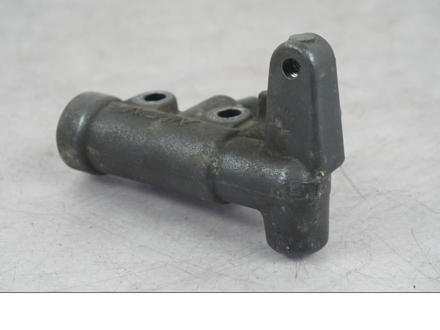 Höger sida på Bromsfördelare från en Honda CBR 1100 XX -1999 motorcykel.