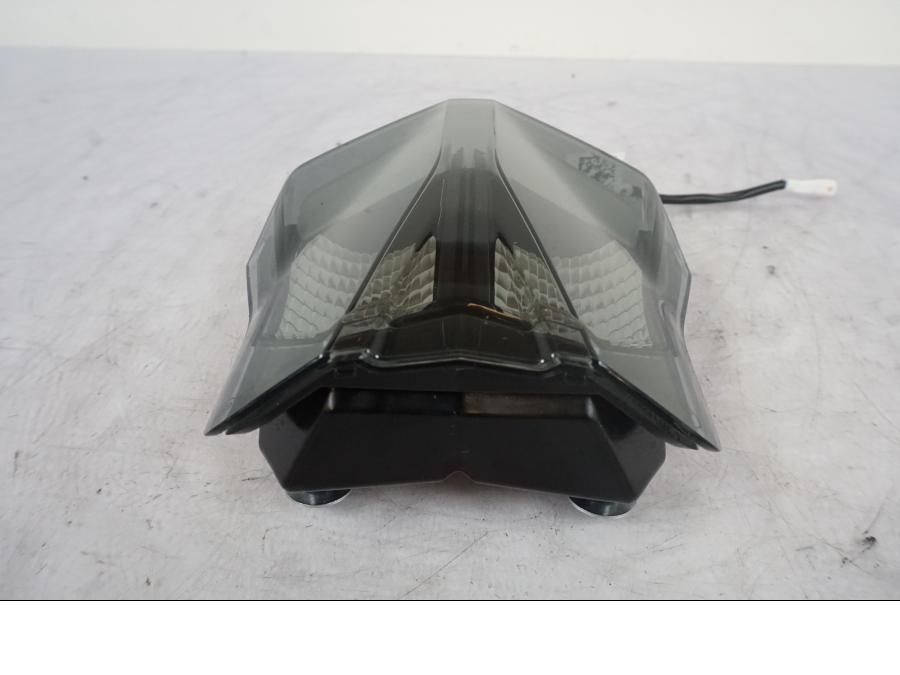 Baksidan på Baklampa från en KTM 1290 Super Duke R -2023 motorcykel.