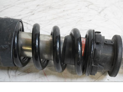 Snett uppifrån på Stötdämpare från en Honda CB 600 Hornet -2007 motorcykel.