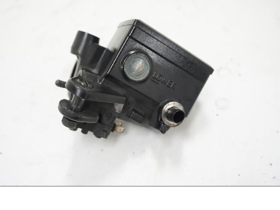 Framsidan på Bromshuvudcylinder från en Yamaha MT-03 -2007 motorcykel.