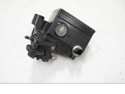 Framsidan på Bromshuvudcylinder från en Yamaha MT-03 -2007 motorcykel.