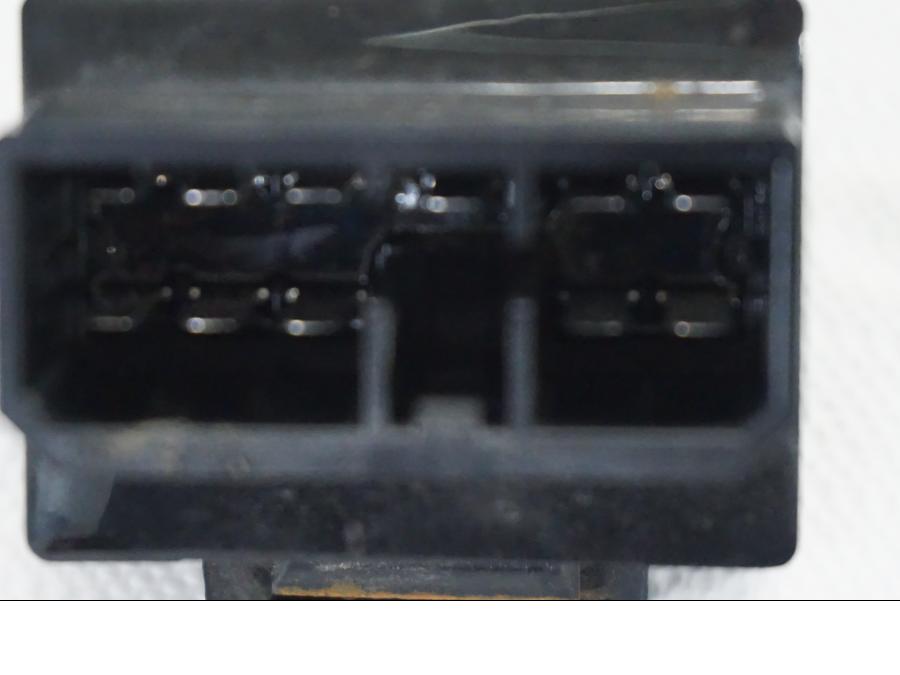 Höger sida på Relä från en Yamaha TDM 850 -1998 motorcykel.