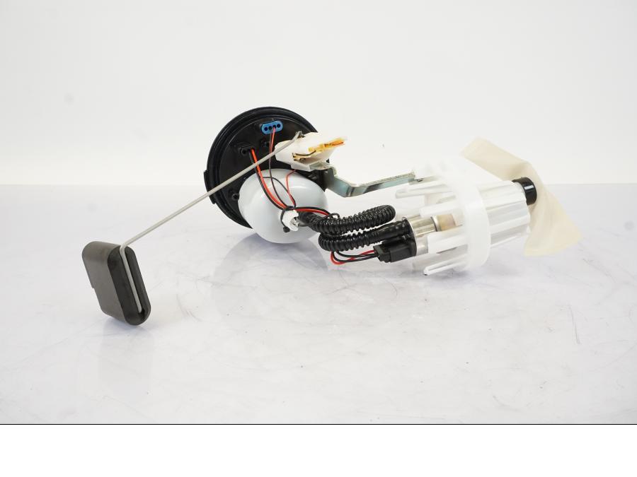 Vänster sida på Bensinpump insprut från en BMW R 1250 GS -2019 motorcykel.