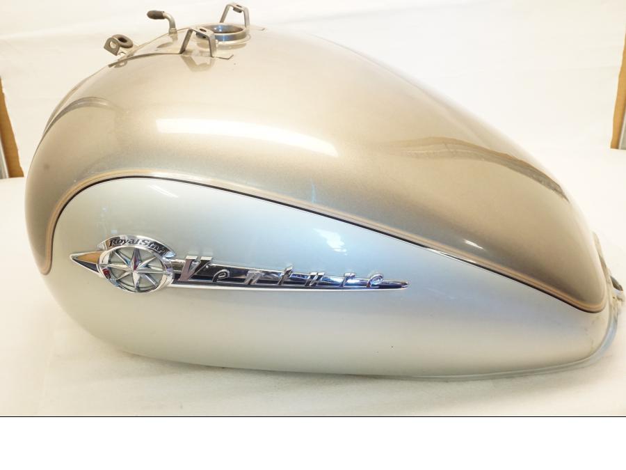 Framsidan på Bensintank från en Yamaha XVZ 13TD -1999 motorcykel.