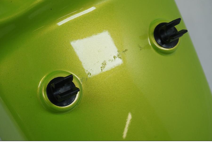 Vänster sida på Framskärm från en Triumph Speed Triple -2008 motorcykel.