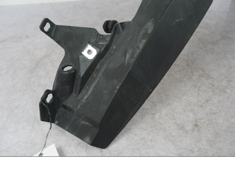 Snett nerifrån på Sidopanel från en BMW K 1600 GTL -2015 motorcykel.