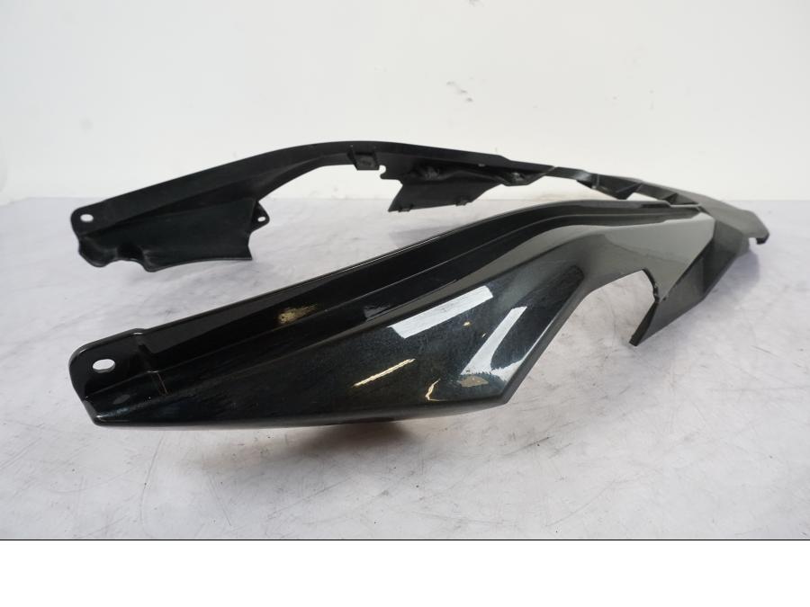 Framsidan på Bakvinge från en Kawasaki Versys 650 -2014 motorcykel.