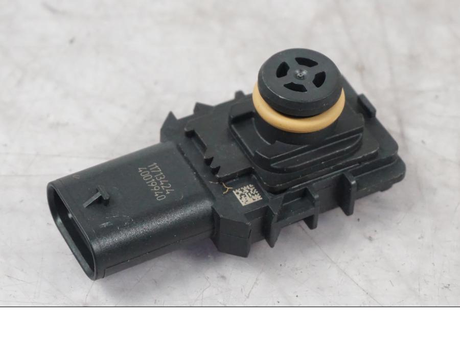 Baksidan på Mapsensor från en Ducati Multistrada V4 -2024 motorcykel.