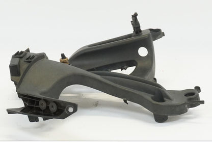 Vänster sida på Toppkåpstag från en BMW K 1200 S -2006 motorcykel.