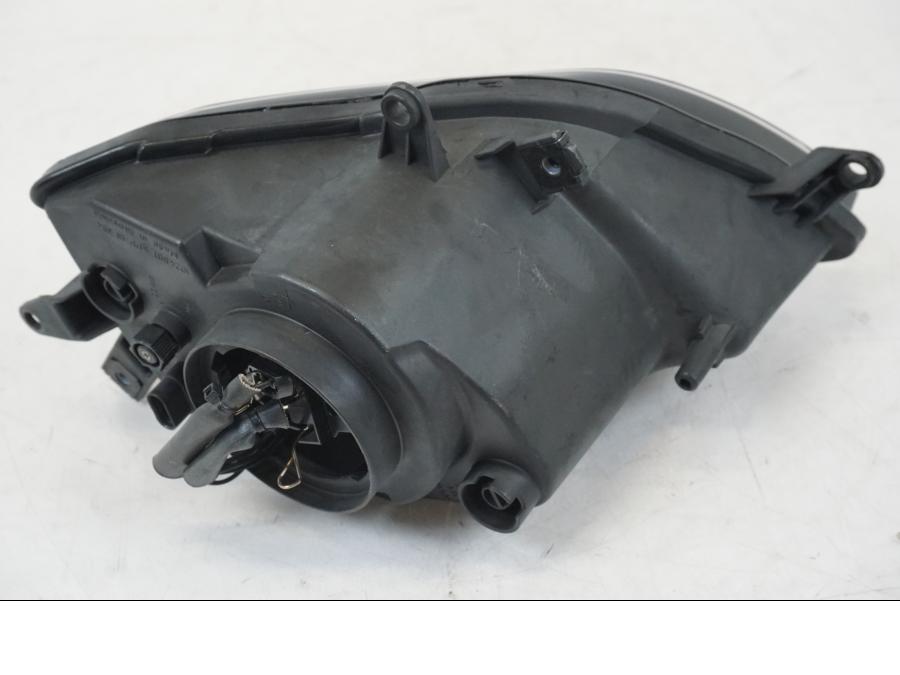 Snett nerifrån på Strålkastare från en BMW S 1000 XR -2014 motorcykel.