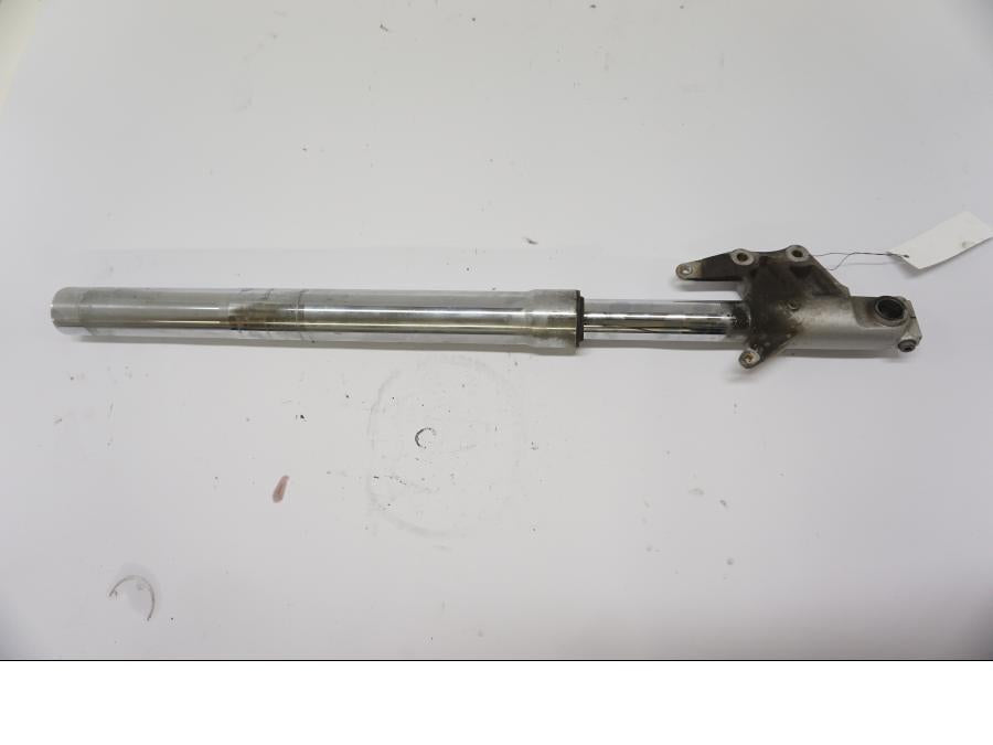 Baksidan på Gaffelben från en Suzuki VZ 800 -1998 motorcykel.