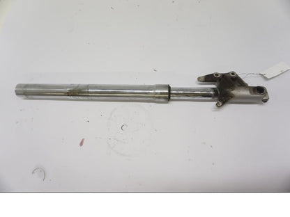 Baksidan på Gaffelben från en Suzuki VZ 800 -1998 motorcykel.