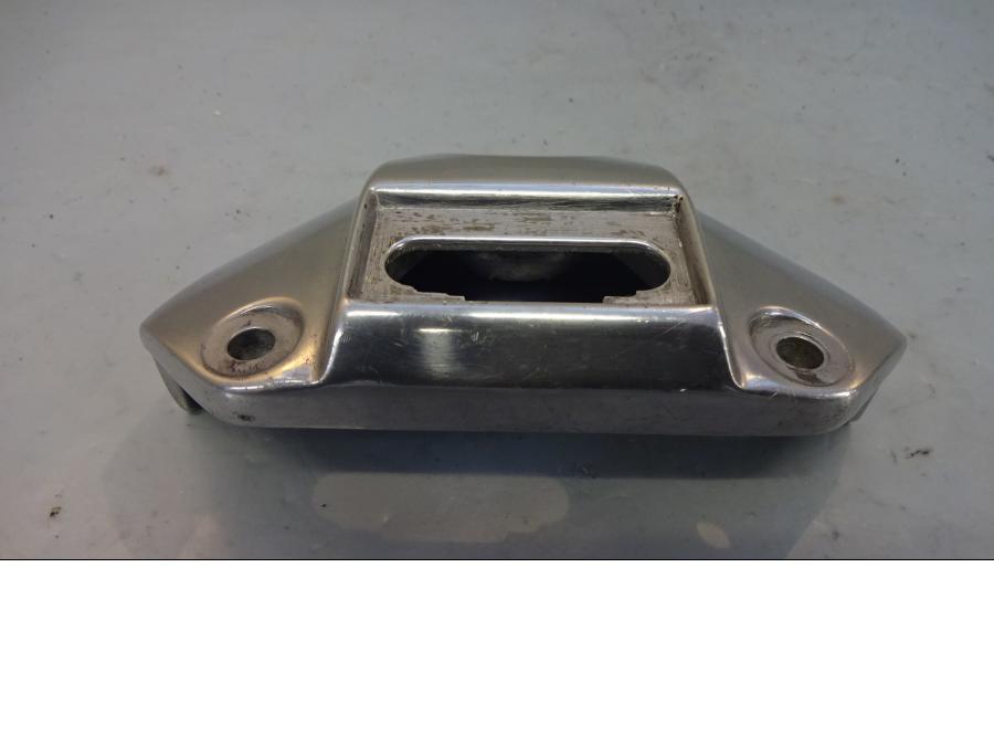 Baksidan på Strålkastarfäste från en H-D FXD Dyna Glide -2003 motorcykel.