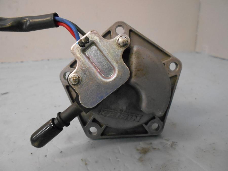 Höger sida på Bensinpump insprut från en Kawasaki Versys 650 -2007 motorcykel.