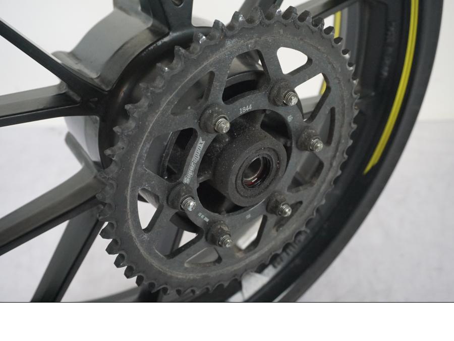 Extrabild1 på Fälg från en Yamaha MT 125 -2017 motorcykel.