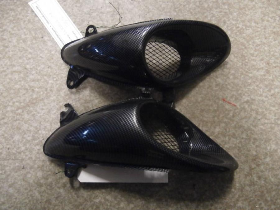 Framsidan på Luftintag från en Suzuki TL 1000 S -1997 motorcykel.