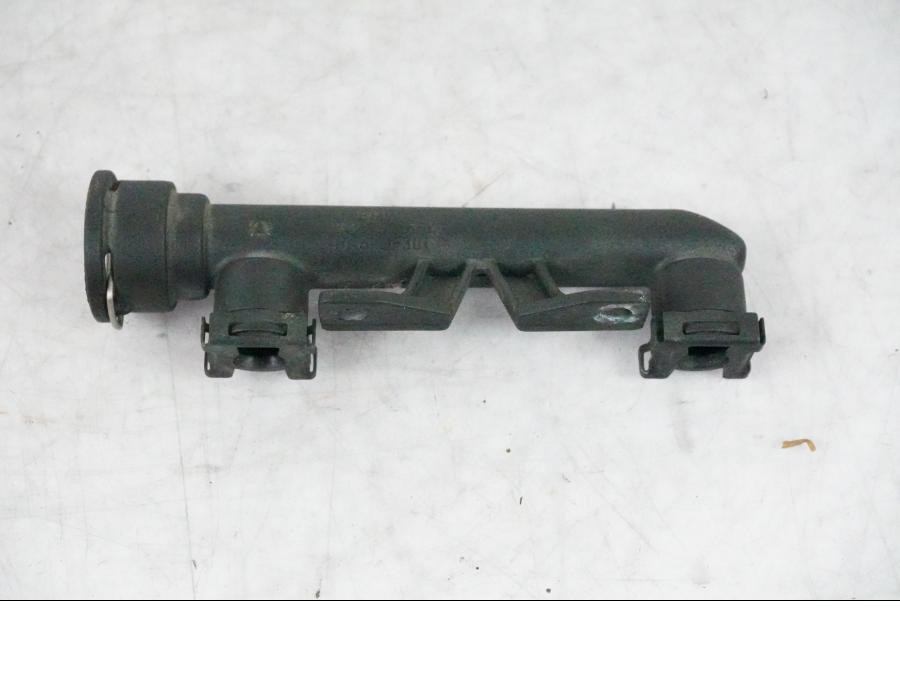 Höger sida på Fuel Rail från en BMW K 1200 S -2005 motorcykel.