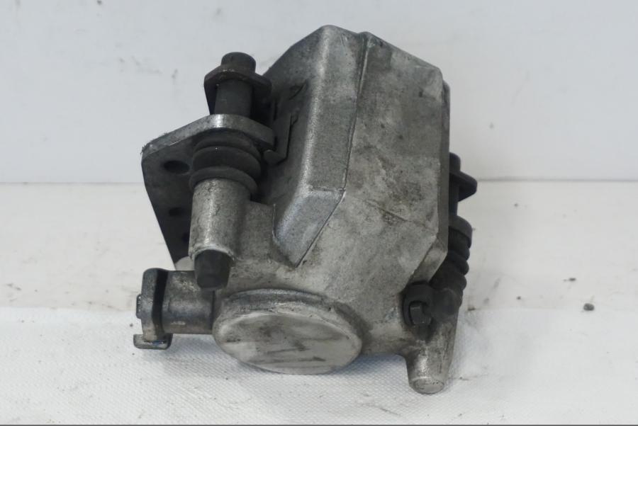 Baksidan på Bromsok från en Kawasaki VN 1500 -1996 motorcykel.