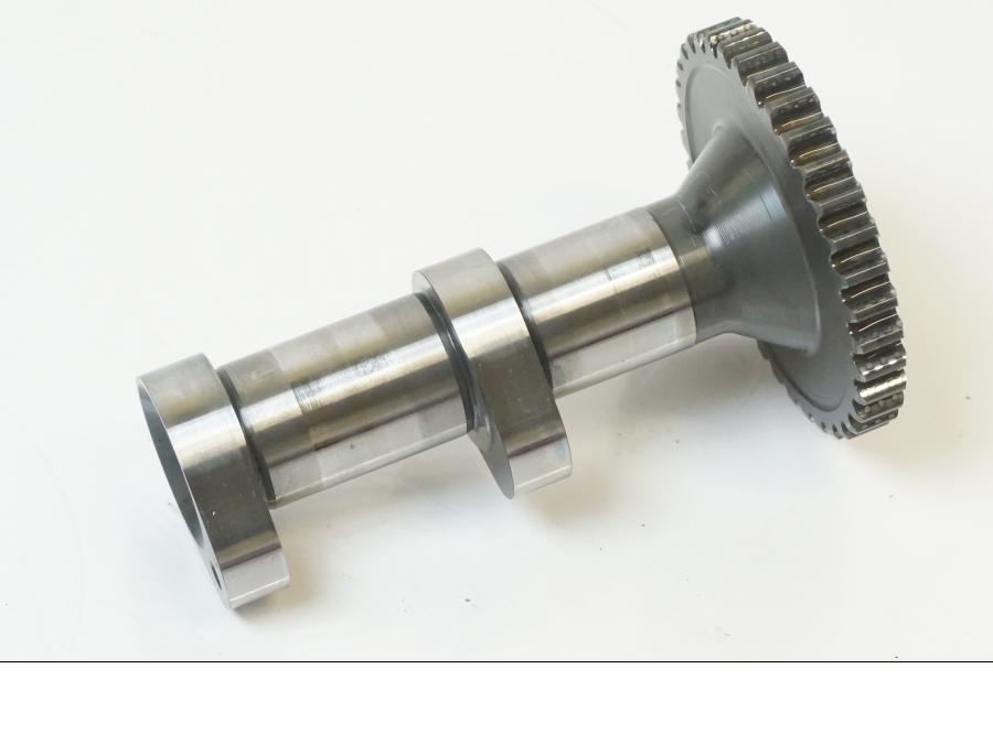 Framsidan på Kamaxel från en KTM 1190 Adventure -2015 motorcykel.