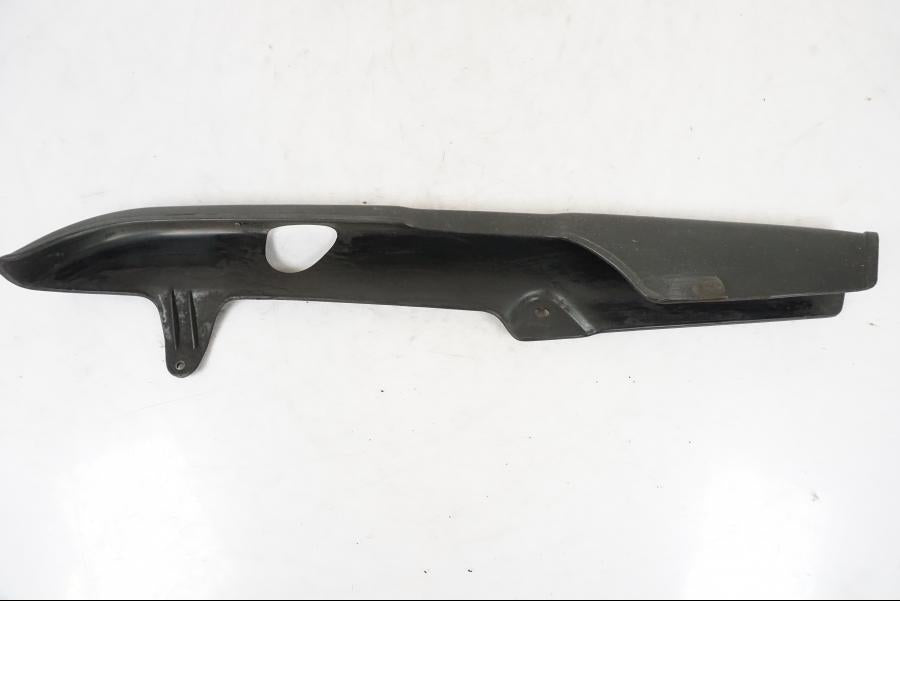 Vänster sida på Kedjeskydd från en Honda CB 750 -1996 motorcykel.