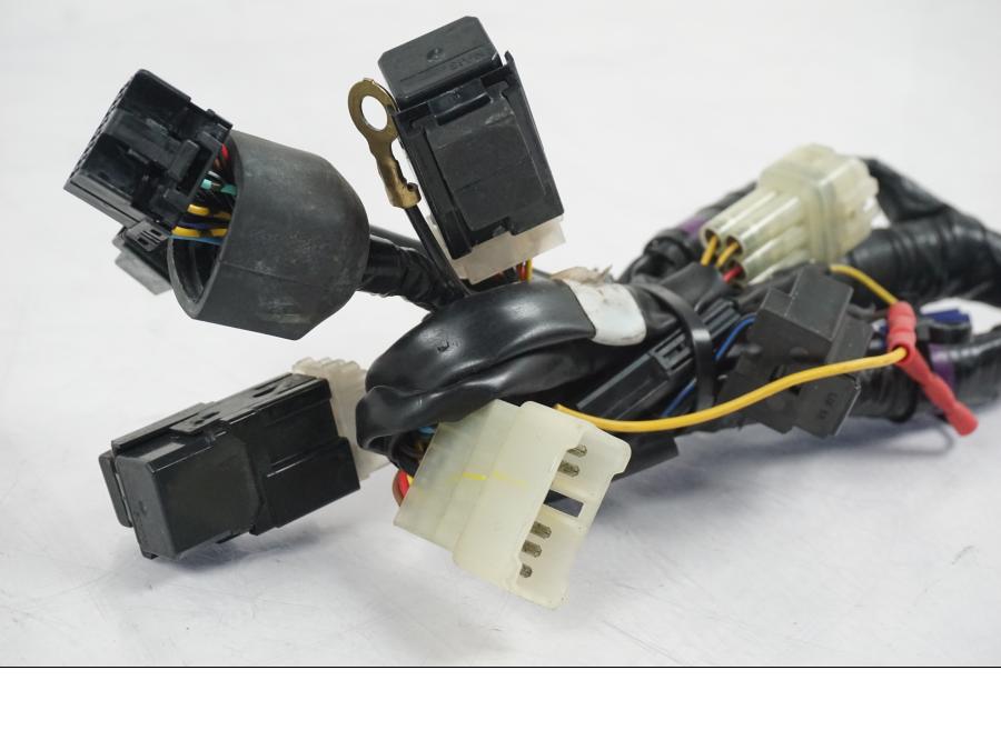 Snett nerifrån på Kablage från en Yamaha YZF 1000 R1 -2007 motorcykel.