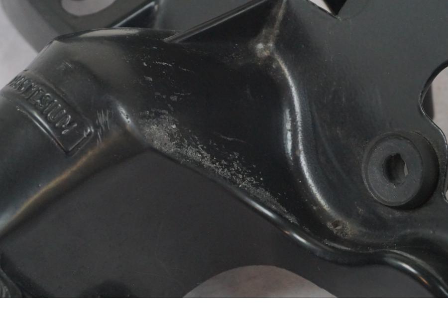 Extrabild2 på Toppkåpstag från en Triumph Daytona 955I -2000 motorcykel.