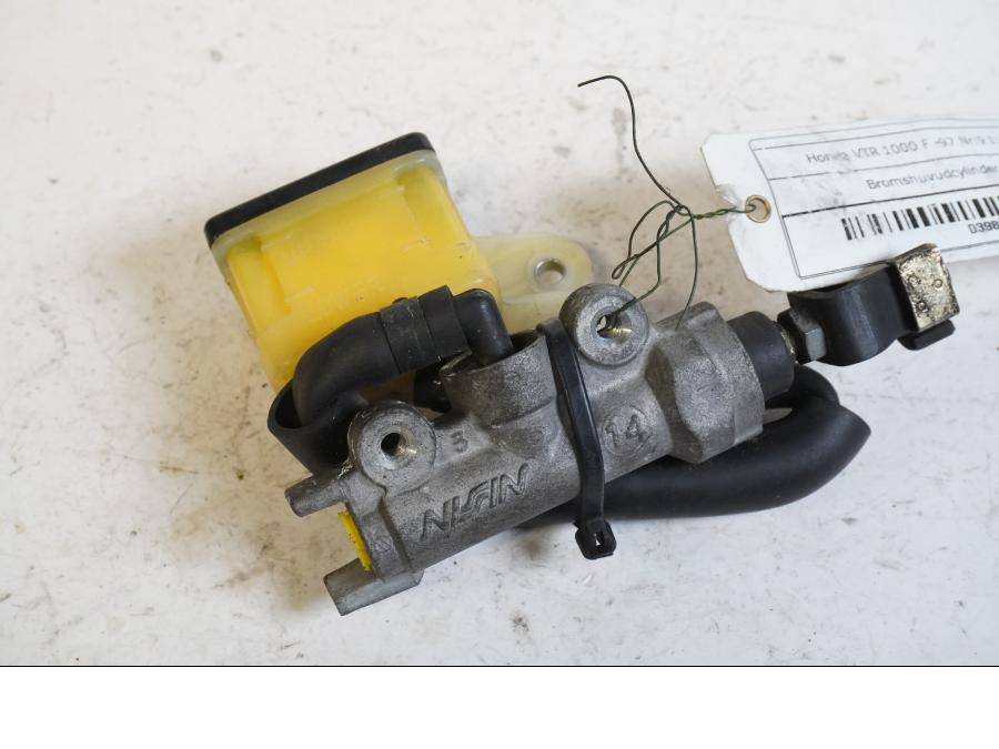 Framsidan på Bromshuvudcylinder från en Honda VTR 1000 F -1997 motorcykel.