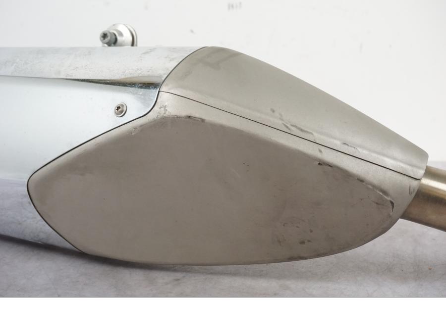 Höger sida på Ljuddämpare från en BMW K 1600 GTL -2015 motorcykel.