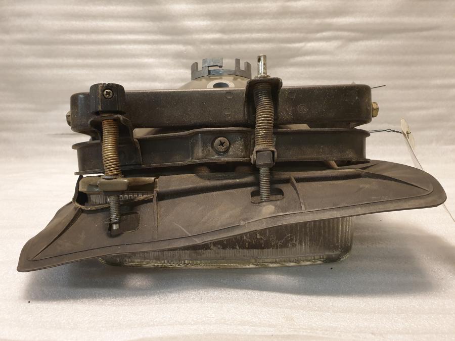 Extrabild1 på Strålkastare från en Suzuki GSX 750 -1984 motorcykel.