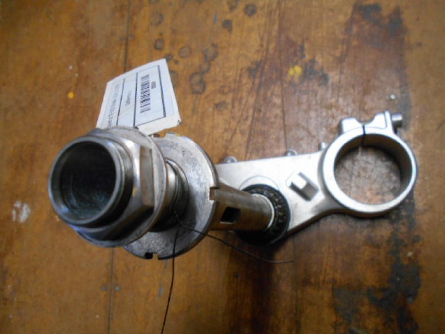 Snett uppifrån på Gaffelkrona från en Husqvarna TR 650 Strada -2012 motorcykel.