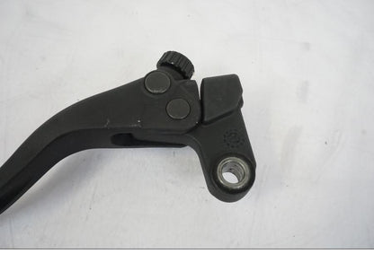 Snett nerifrån på Kopplingsgrepp från en KTM 790 Duke -2019 motorcykel.