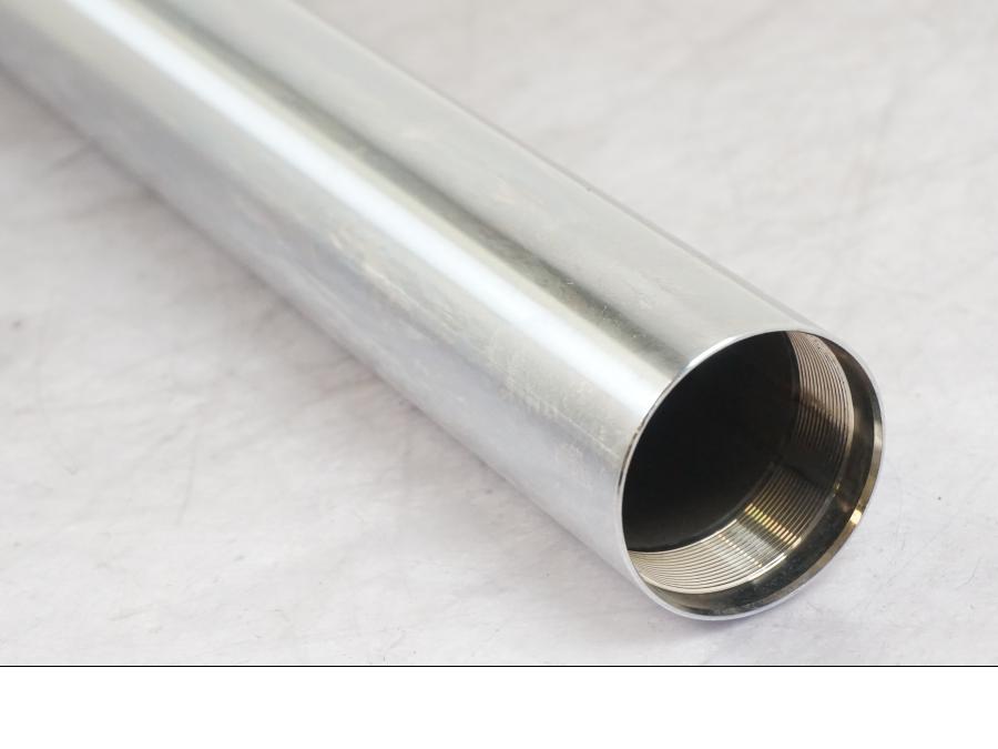 Snett uppifrån på Gaffelben från en Kawasaki ZX-6R -1998 motorcykel.