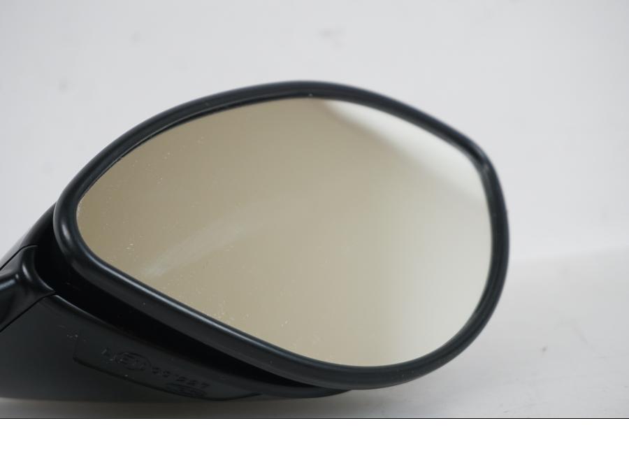 Snett uppifrån på Backspegel från en Kawasaki ZX1400FFF -2015 motorcykel.