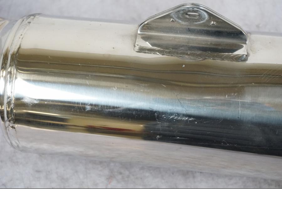 Vänster sida på Ljuddämpare från en Honda CBR 1100 XX -2006 motorcykel.