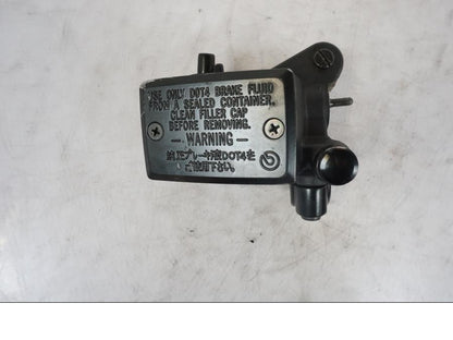 Vänster sida på Bromshuvudcylinder från en Yamaha MT-09 -2020 motorcykel.