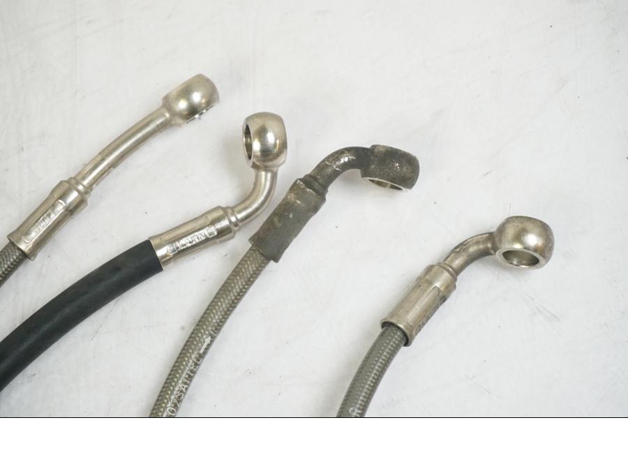 Vänster sida på Bromsledning från en BMW R 1200 R -2007 motorcykel.