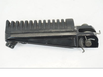 Vänster sida på Fotpinne från en Yamaha XV 1700 -2004 motorcykel.