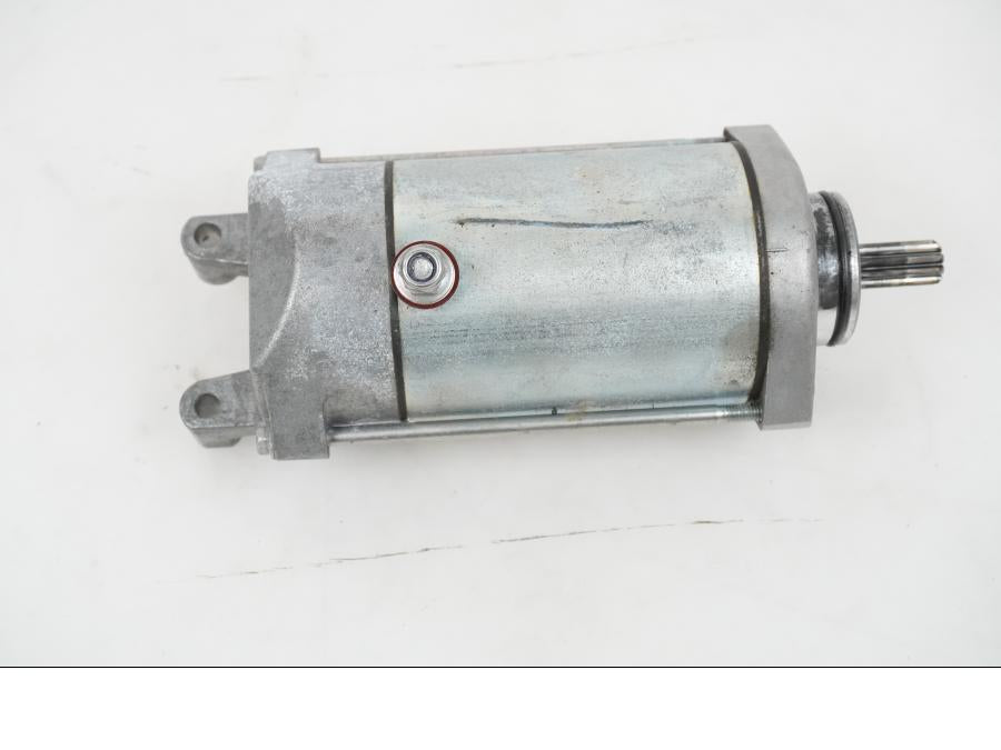 Framsidan på Startmotor från en KTM 1290 Super Adventure S -2022 motorcykel.