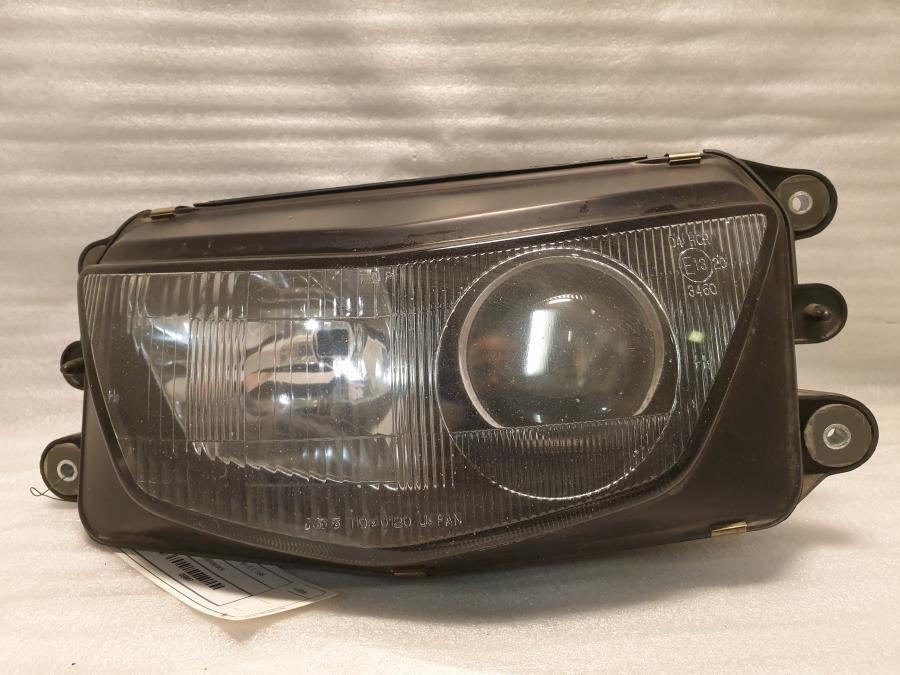 Framsidan på Strålkastare från en Kawasaki ZX-9R -1994 motorcykel.