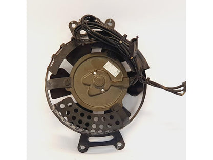 Baksidan på Vattenkylfläkt från en Kawasaki VN 1500 -1996 motorcykel.