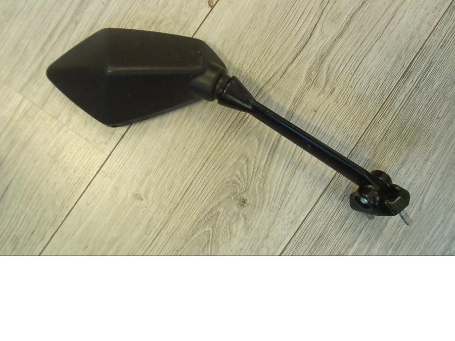 Framsidan på Backspegel från en Kawasaki Z 1000 -2011 motorcykel.