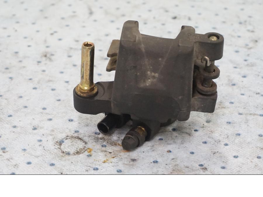 Höger sida på Bromsok från en BMW F 650 -1998 motorcykel.