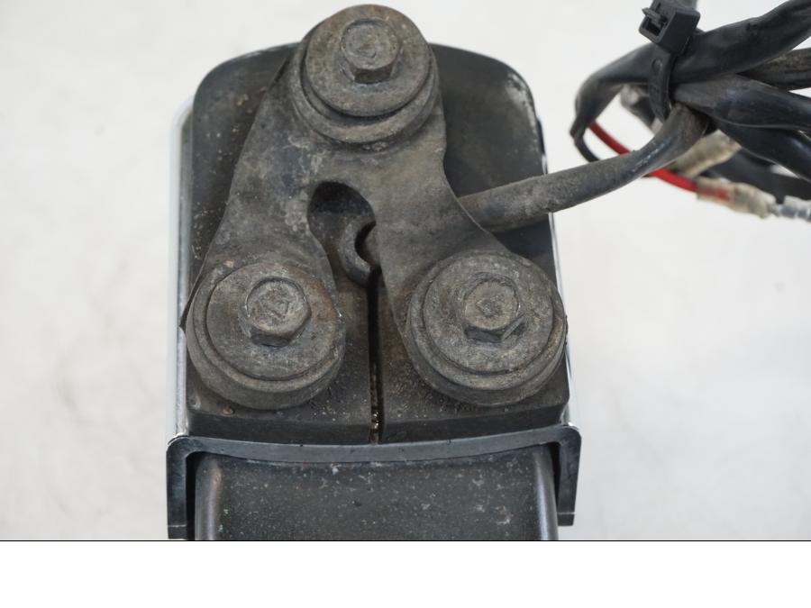 Extrabild3 på Skylthållare från en Kawasaki VN 800 -2000 motorcykel.