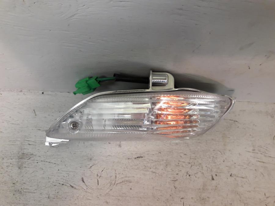 Framsidan på Blinkers från en Kawasaki GTR 1400 -2012 motorcykel.