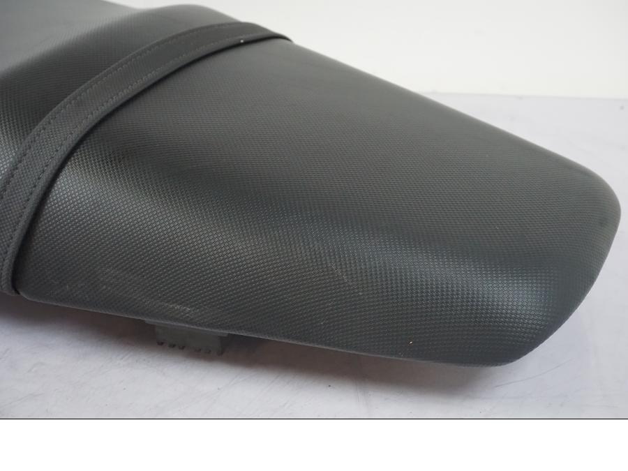 Baksidan på Sadel från en Kawasaki ZZ-R 1400 -2009 motorcykel.