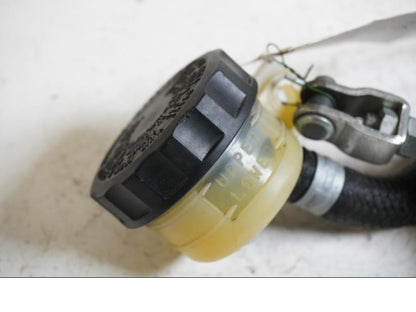 Baksidan på Bromshuvudcylinder från en Kawasaki ZX-10R -2007 motorcykel.