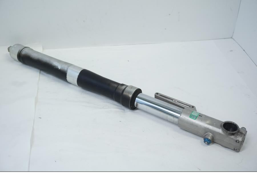 Baksidan på Gaffelben från en Buell XB9S -2003 motorcykel.