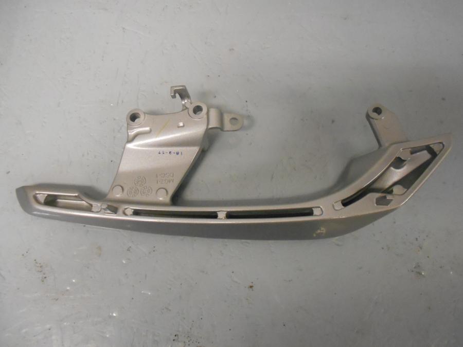 Höger sida på Passagerarhandtag från en Honda CB500x -2014 motorcykel.