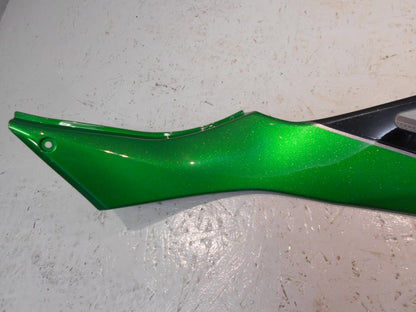 Höger sida på Bensintankskåpa från en Kawasaki Ninja H2 -2018 motorcykel.