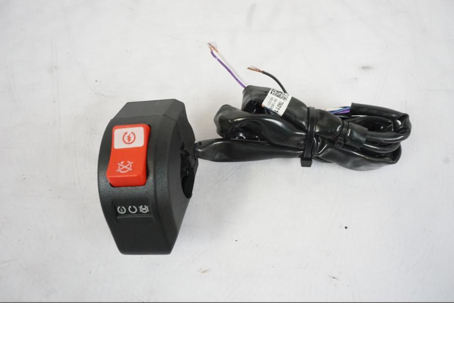 Framsidan på Styrelreglage från en KTM 790 Duke -2019 motorcykel.